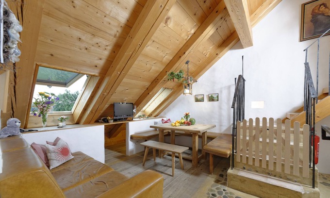 Meisham Apartment | Romantic Loft with Ocean View & Spa - Rated 9.2/10