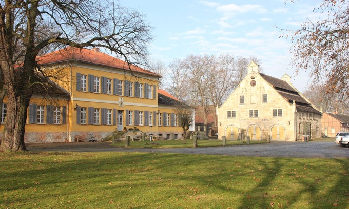 Halberstadt Apartment | Romantic Retreat at Gut Mahndorf Park with Spa & Hot Tub