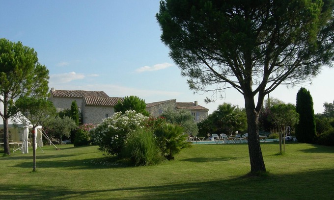 La Garde-Adhemar Cottage | Romantic Loft in a Historic Provencal Farmhouse - 10/10 Rated