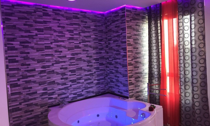 Algeciras Apartment | Romantic Oceanfront Loft with Jacuzzi & Spa Retreat