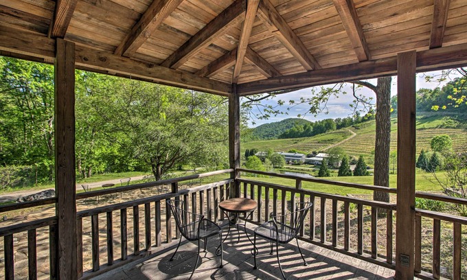 Faber Cottage | Enchanting Log Cabin Retreat at Delfosse Winery