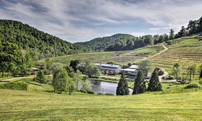 Faber House | Enchanting Log Cabin Retreat at Delfosse Winery