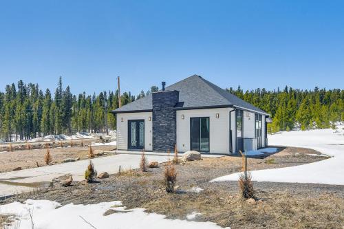 Saint Mary's House | Enchanting Mountain Retreat with Scenic Views & Hot Tub