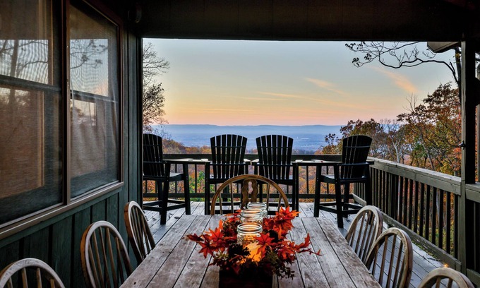 Front Royal Cabin | Romantic Mountain Cabin w/views 90 min from DC