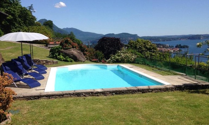 Suna Villa | Romantic Nido: Pet-Friendly Retreat with Pool Access