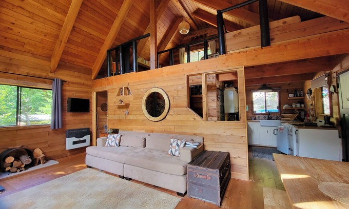 D'Arcy Cabin | Romantic Off-Grid Cabin with Ocean View & Hot Tub