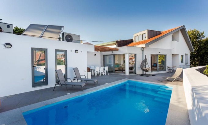 Vila do Conde House | Romantic Pool House – Guest Rated 9.8 with Relaxing Amenities