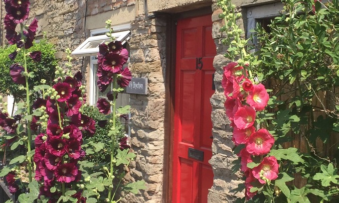Hay on Wye Cottage | Enchanting Quirky Cottage in Hay On Wye - Guest Rated 9.8