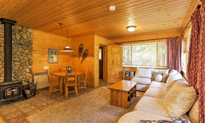 Winthrop House | Enchanting Riverfront Cottage Just 1 Mile from Winthrop!