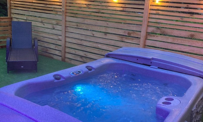 Legbourne Cabin | Romantic Riverside Cabin with Private Hot Tub & Breakfast