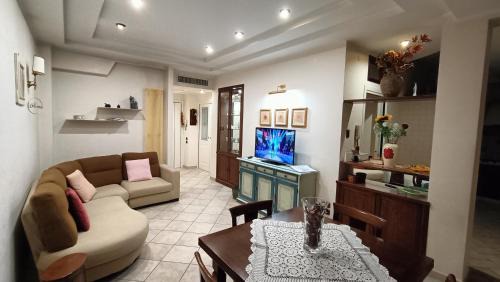 Zona XIX Casal Morena Apartment | Enchanting Rome: Deluxe Apartment with Jacuzzi for Two