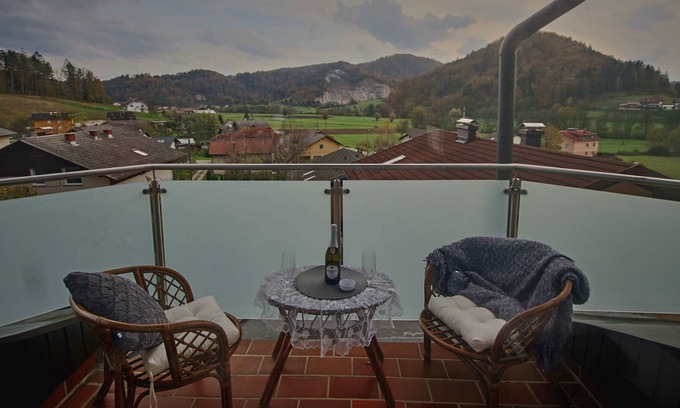 Ljubljana Bed & Breakfast | Cozy Romantic Room with Balcony and Kitchen Amenities