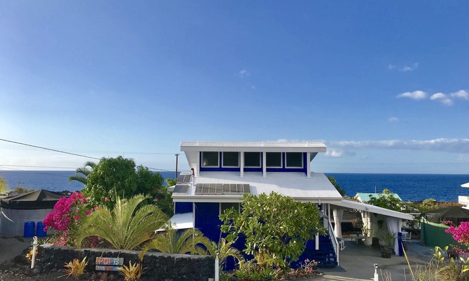 Captain Cook Cottage | Relaxing Oceanfront Cottage "POI*13" with Pool & Breakfast
