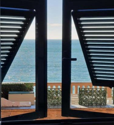 Nervi Apartment | Enchanting Sea View Flat in Genova with Oceanfront Perks