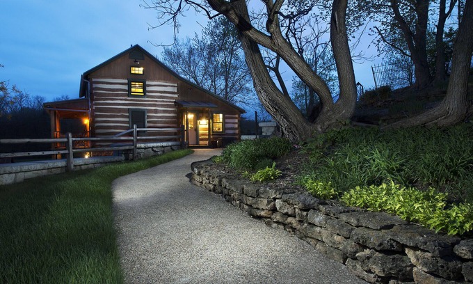 Elizabeth Cabin | Rustic Cottages with Pool & Spa - Rated 9.8/10 by Guests