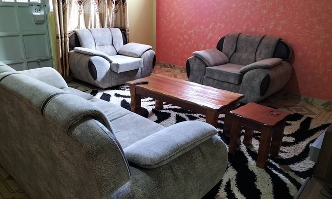 Kikuyu Apartment | Romantic Spanish Villa with Hot Tub Near Bus Stop