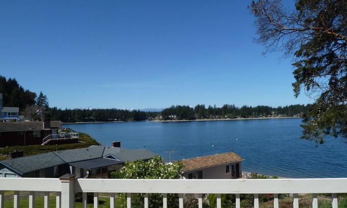 Grapeview House | Indulgent Waterfront View Cottage with Hot Tub & Beach Access