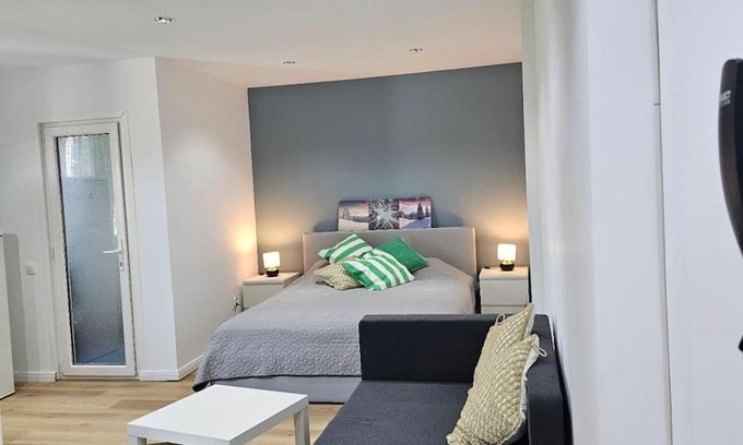 Gara de Nord Apartment | Cozy Romantic Studio Near Gara de Nord - Rated 9.3/10
