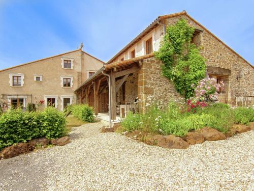 Roussines House | Romantic Retreat with Heated Pool and Pet-Friendly Comfort