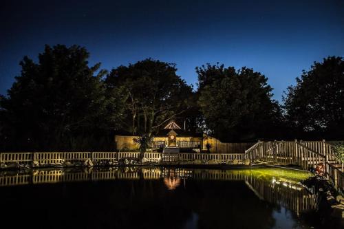 Camborne House | Romantic Treehouse Retreat with Hot Tub & BBQ Lodge