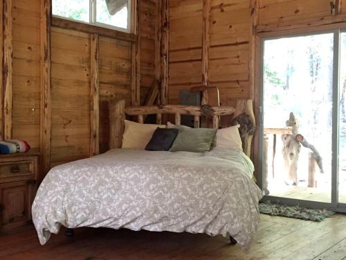 Nevada City House | Romantic Trinity Cabin Getaway with Lovely Woodland Views in Nevada City, California
