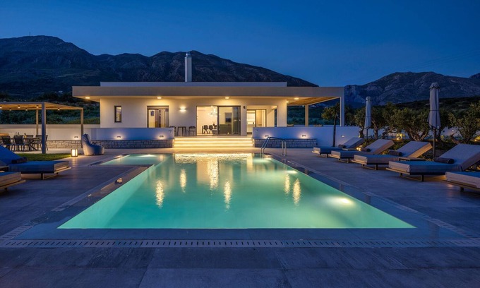 Lefkogeia Villa | Romantic Villa with Private Pool Minutes from the Sea