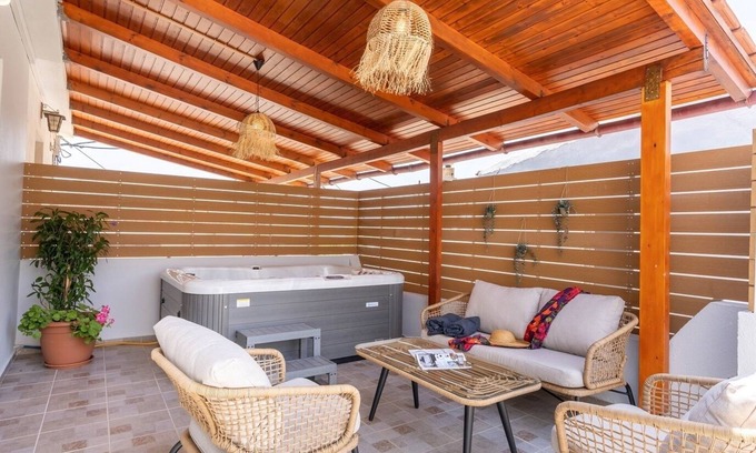 Lampini Villa | Idyllic Romantic Villa with Pool and Spa Amenities