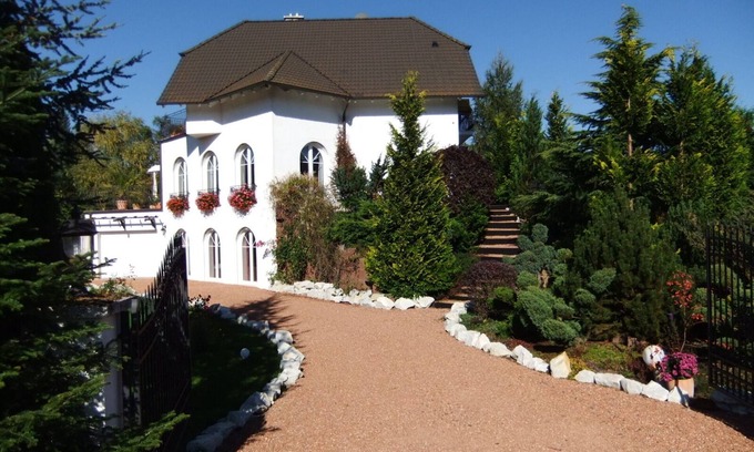 Morschied Villa | Enchanting Villa Near National Park with Ocean Views