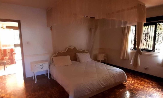 Kitisuru Cottage | Secluded villa with private balcony near village market