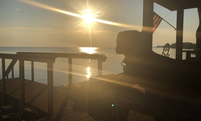 Hilton House | Guest Rated: Romantic Waterfront Beach House with Ocean Views