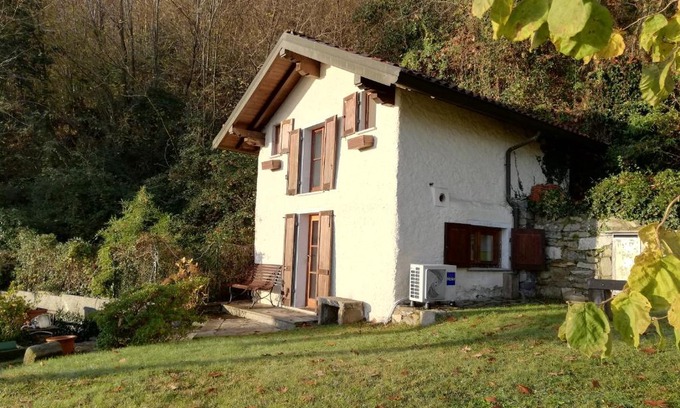 Belgirate House | Idyllic Getaway: Lakeside Casetta with Pool & Ocean Views