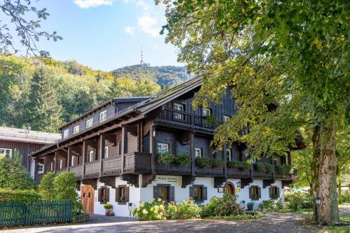 Laakirchen Hotel | Relax at Romantikhotel Die Gersberg Alm with Ocean Views