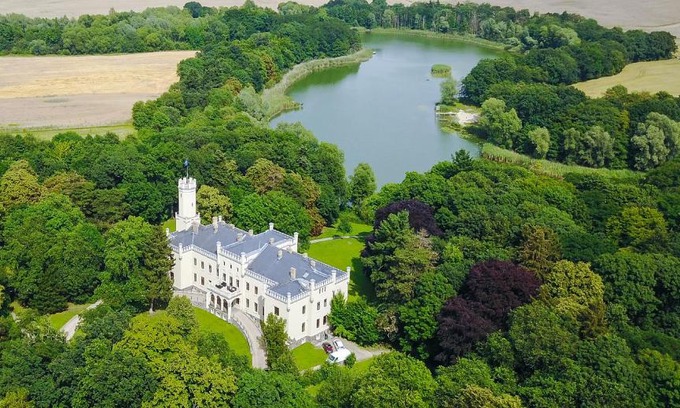 Reichenow-Moglin Hotel | Magical Retreat at Romantik Hotel Schloss Reichenow