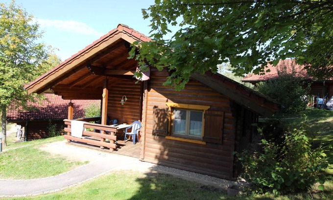 Stamsried Cabin | Cozy Log Cabin 24 - Romantic Retreat with Spa & Kitchen