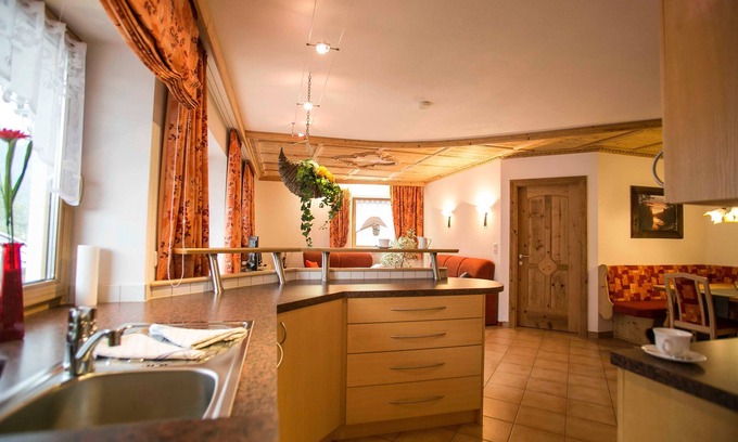 Haller Apartment | Romantic Getaway at Romantiksuite am Brändle - Family Friendly