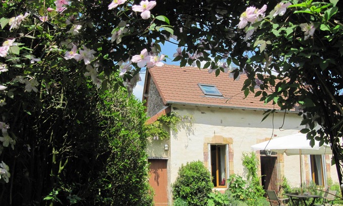 Vesdun House | Romantique Retreat in the Heart of France with Ocean View