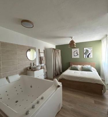 Muret Apartment | Romantique Room: Guest Rated 9.8 with Pool Access