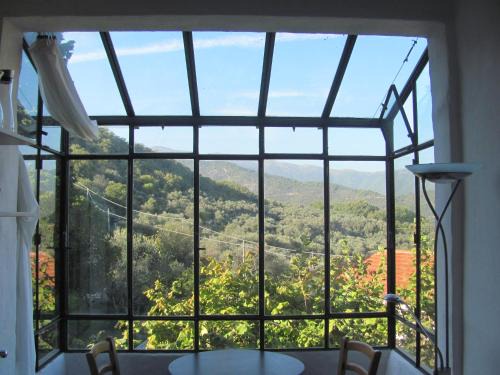 Dolcedo House | Romantic Casa Limone: Family-Friendly Getaway Awaits