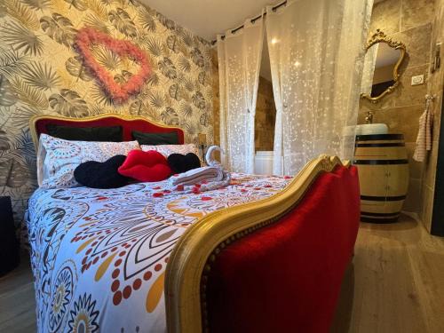 Pouilly Apartment | Indulge in Romance with Spa, Pool, and Ocean Views