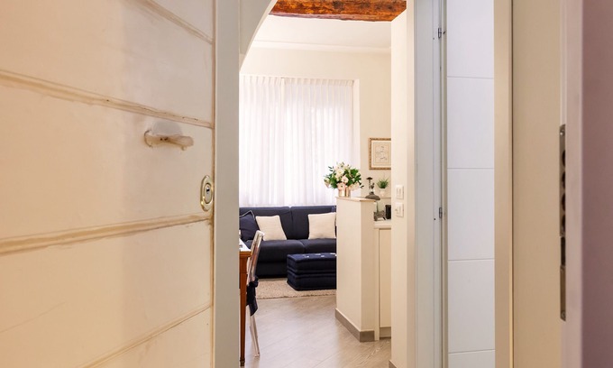 Navona Apartment | Exceptional Campo de' Fiori Home with Free WiFi & Breakfast