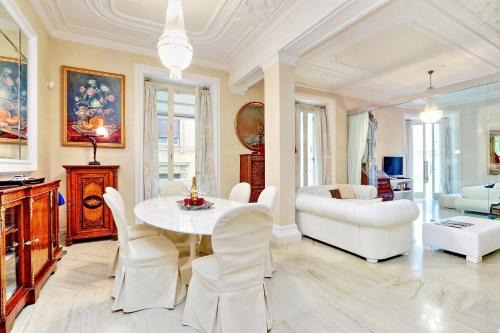 Rione III Colonna Apartment | Elegant Rome Apartment Steps from the Spanish Steps