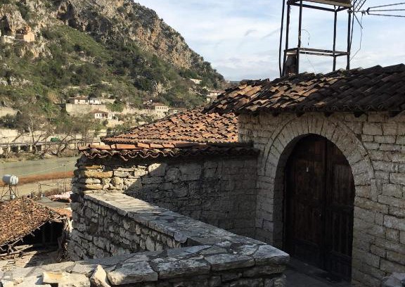 Berat House | Perfect Getaway at Romeo's Guest House with Pool & Breakfast