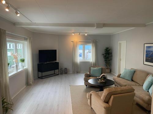 Svolvaer Apartment | Spacious Apartment in Central Svolvær with Family Amenities