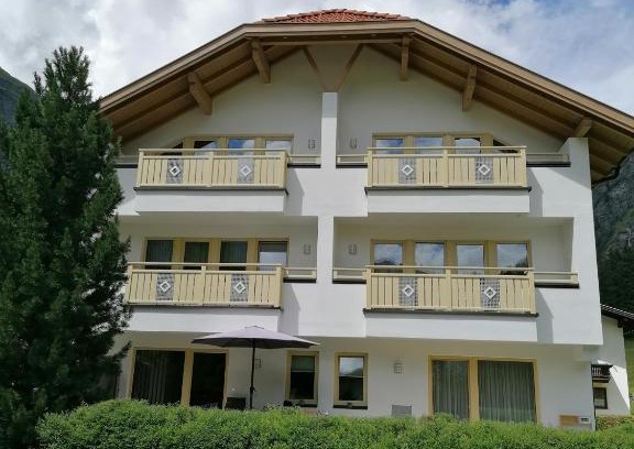 Sankt Leonhard im Pitztal Apartment | Child-Friendly Ronalds Appartements with High Guest Ratings