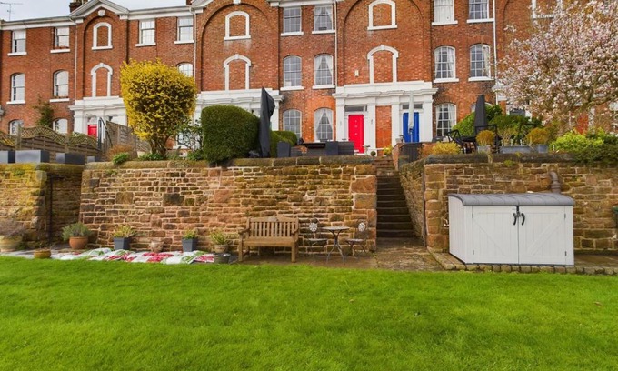 Chester House | Rondeva: Pet-Friendly Getaway with Exceptional Reviews