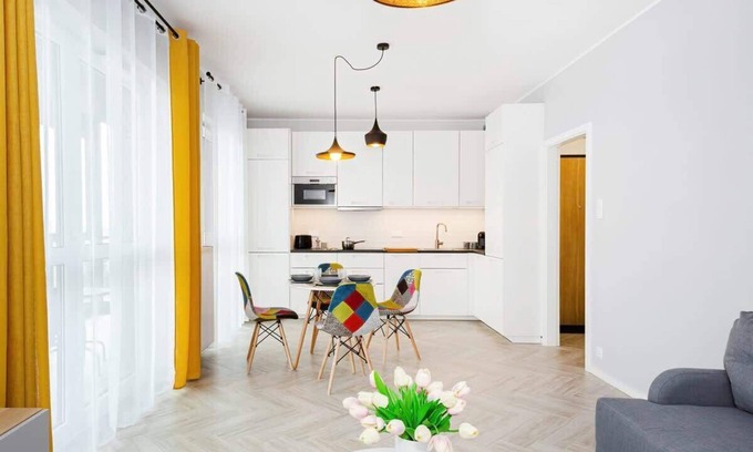 Praga Poludnie Apartment | Cozy Two-Bedroom Apartment with Balcony in Rondo Wiatraczna