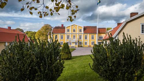 Vargon Hotel | Discover Ronnums Herrgård: Pet-Friendly Paradise with Spa