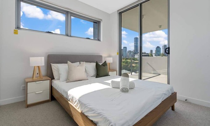 Kangaroo Point Apartment | Elevate Your Stay at The Roocrest - Kangaroo Point Retreat
