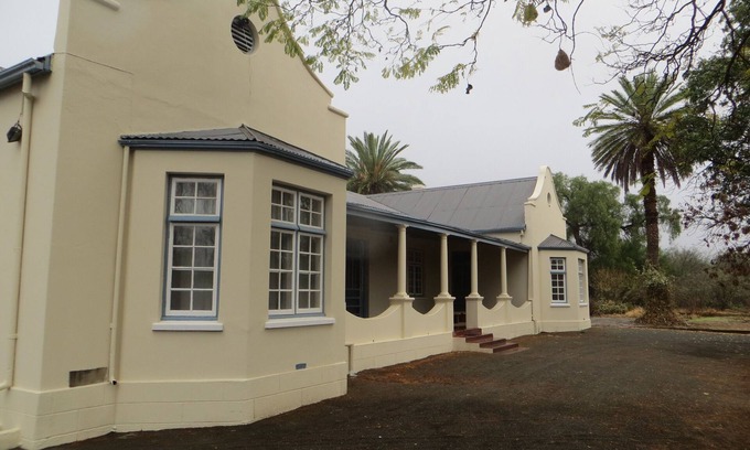 Graaff-Reinet House | Family-Friendly Roode Bloem Farm House with Kitchen Access