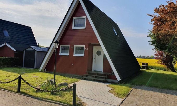 Carolinensiel House | Beachfront Retreat "Murmel 3" with WiFi & Ocean Views